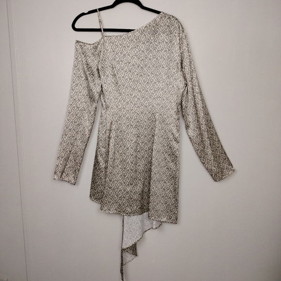 🆕 Silk Maison Romantic Allure Off-the-Shoulder Asymmetrical Silk Dress - Picture 11 of 16